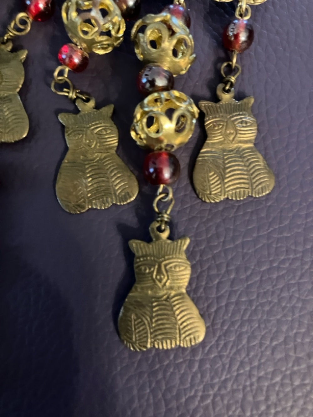 Attention Cat Fans-Gold-Tone Cat Dangle Brooch with Maroon Beads - Picture 2 of 3